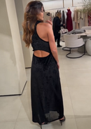 Vestido Preto Midi com Gola Alta